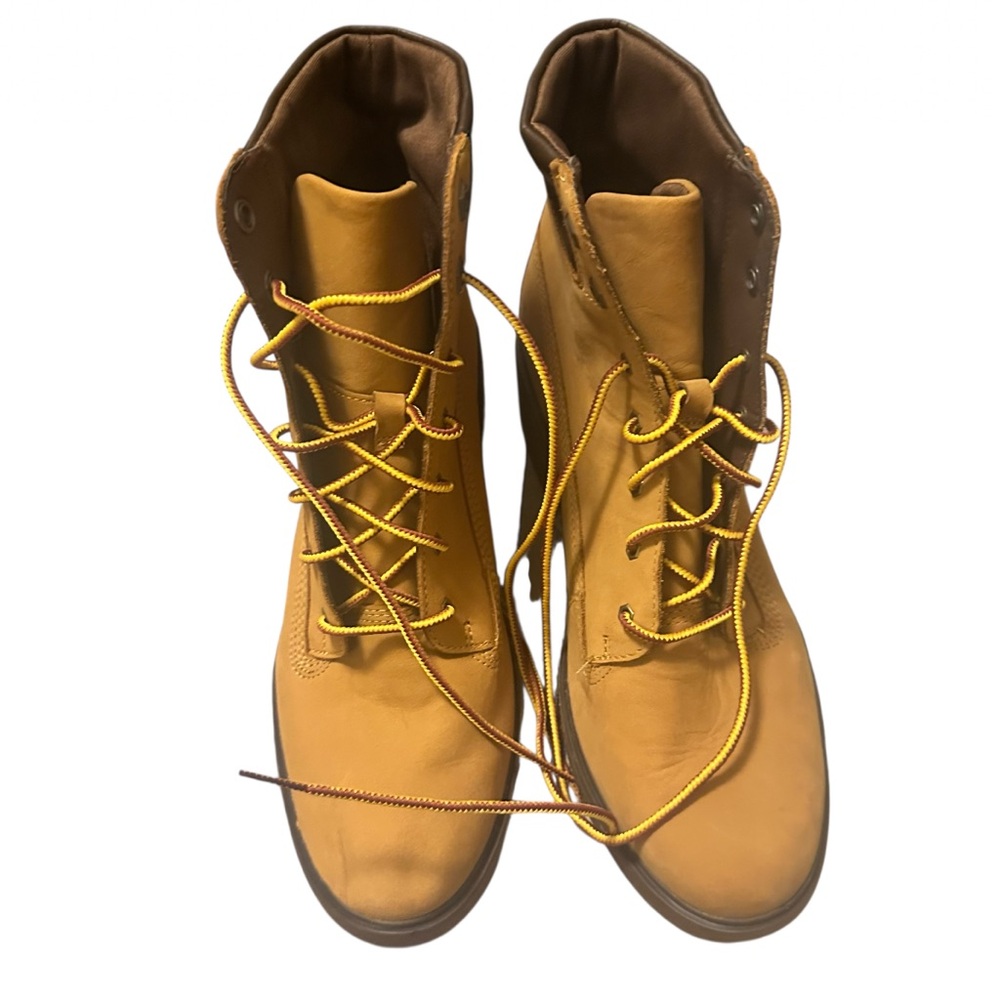 Timberland Tan Lace-Up Women's Boots New Without box size 8.5